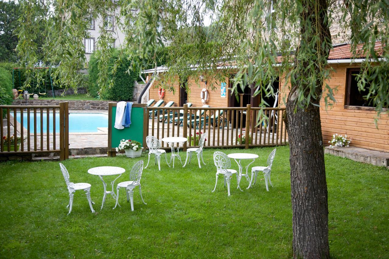 Logis Hotel Le Petit Breuil La Courtine Екстер'єр фото